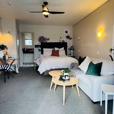 Cosy Motel Studio Apartment In Central City-Up To 2 Beds ไครสต์เชิร์ช ภายนอก รูปภาพ